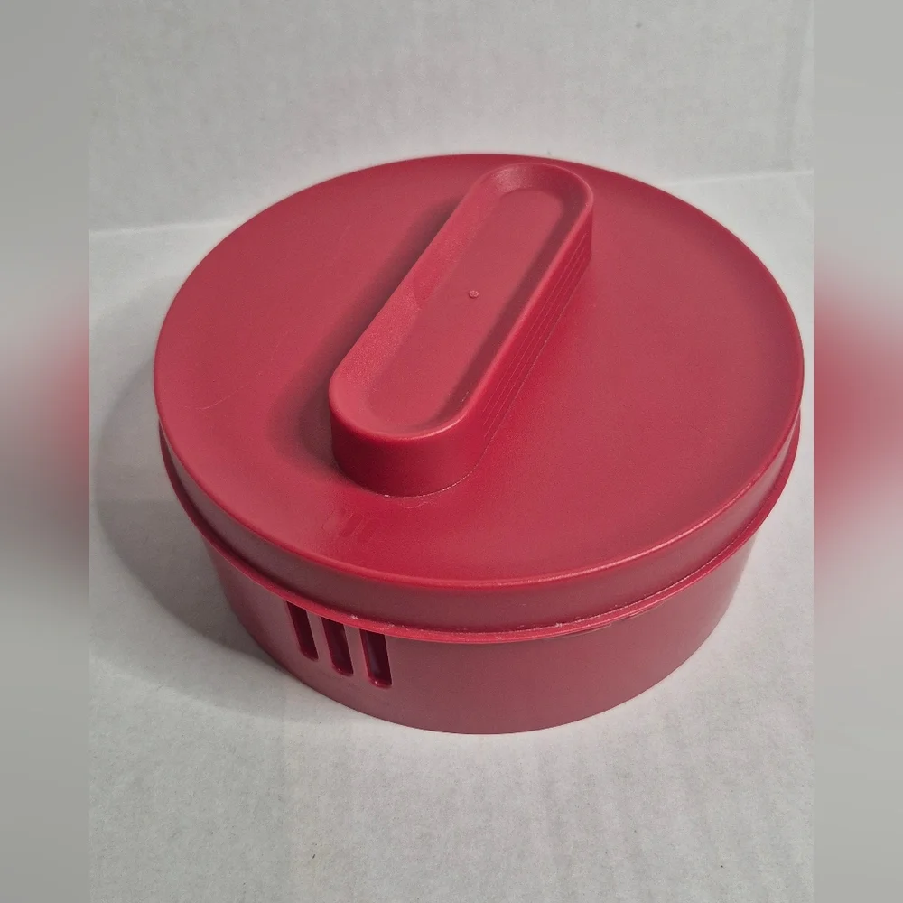 Vintage Rubbermaid 1-Gallon Pitcher Red Flip-Top‎ Lid